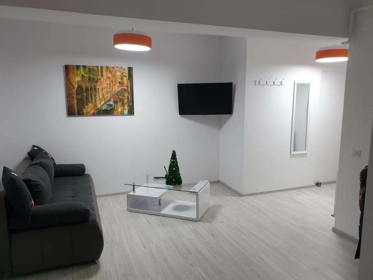 Topaz Central Apartment Bacău Exteriör bild