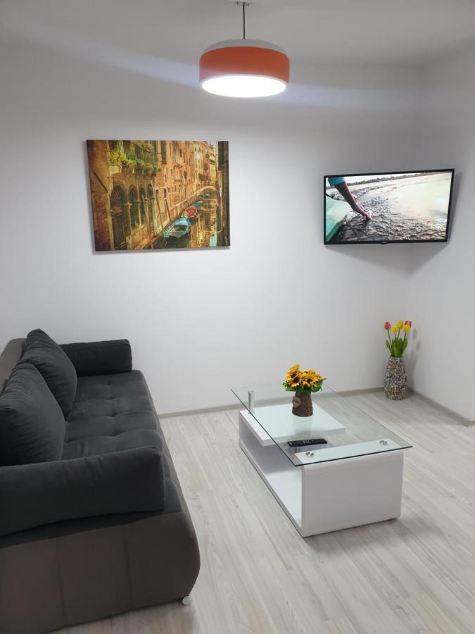 Topaz Central Apartment Bacău Exteriör bild
